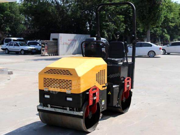 小型壓路機機油添加的注意事項 小型壓路機機油添加的注意事項