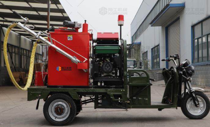 瀝青灌縫機(jī)裂縫修補(bǔ)，橫向縱向都可以